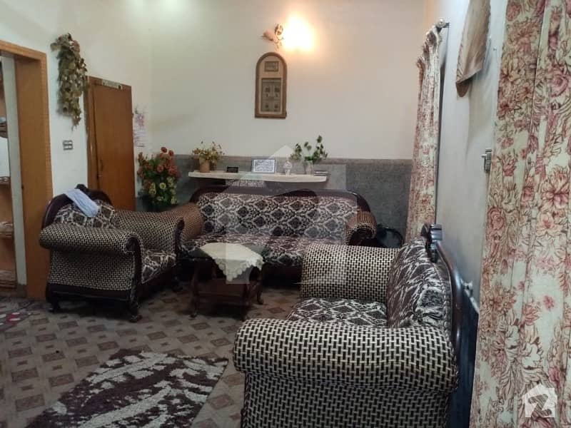 گوالمنڈی لاہور میں 7 کمروں کا 8 مرلہ فلیٹ 2.5 کروڑ میں برائے فروخت۔