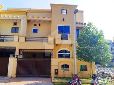 Outstanding Main Boulevard House Outstanding Main Boulevard House