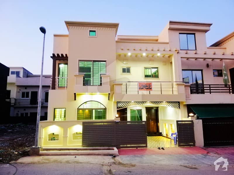 بحریہ ٹاؤن فیز 8 بحریہ ٹاؤن راولپنڈی راولپنڈی میں 5 کمروں کا 7 مرلہ مکان 1.6 کروڑ میں برائے فروخت۔