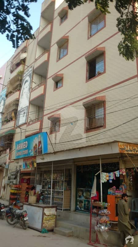 نارتھ کراچی کراچی میں 5 کمروں کا 8 مرلہ فلیٹ 95 لاکھ میں برائے فروخت۔