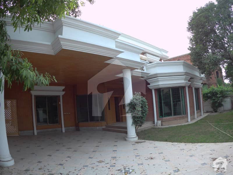 ڈی ایچ اے فیز 2 ڈیفنس (ڈی ایچ اے) لاہور میں 5 کمروں کا 1 کنال مکان 1. 25 لاکھ میں کرایہ پر دستیاب ہے۔