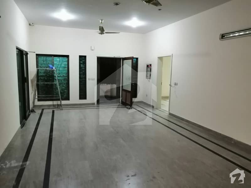 آرکیٹیکٹس انجنیئرز ہاؤسنگ سوسائٹی لاہور میں 3 کمروں کا 11 مرلہ فلیٹ 45 ہزار میں کرایہ پر دستیاب ہے۔