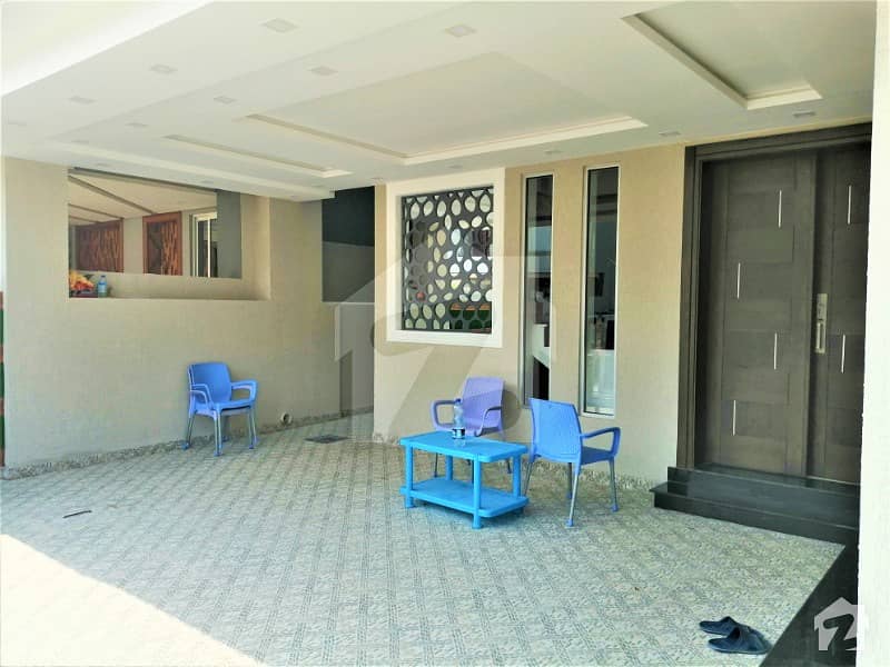 بحریہ ٹاؤن فیز 8 بحریہ ٹاؤن راولپنڈی راولپنڈی میں 5 کمروں کا 11 مرلہ مکان 2.85 کروڑ میں برائے فروخت۔
