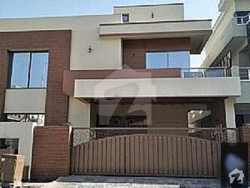 I-8 Triple Storey Old House Is Available For Sale