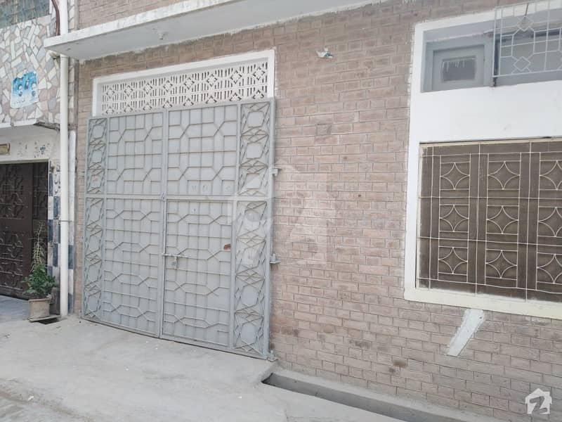گلبرگ پشاور میں 4 کمروں کا 5 مرلہ مکان 25 ہزار میں کرایہ پر دستیاب ہے۔