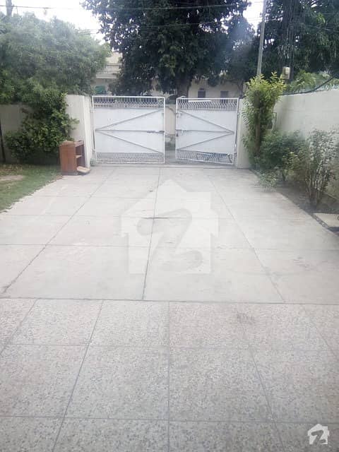 25 Marla 5 Bed House In Main Munir Road On Rent Fully Renovated Near Services Club
