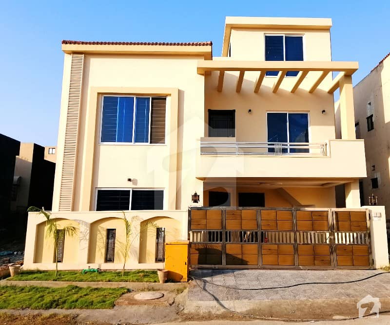 بحریہ ٹاؤن فیز 8 بحریہ ٹاؤن راولپنڈی راولپنڈی میں 5 کمروں کا 8 مرلہ مکان 1.8 کروڑ میں برائے فروخت۔