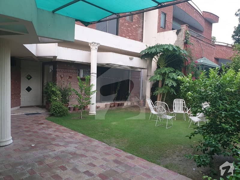 ماڈل ٹاؤن لاہور میں 6 کمروں کا 1 کنال مکان 5.5 کروڑ میں برائے فروخت۔