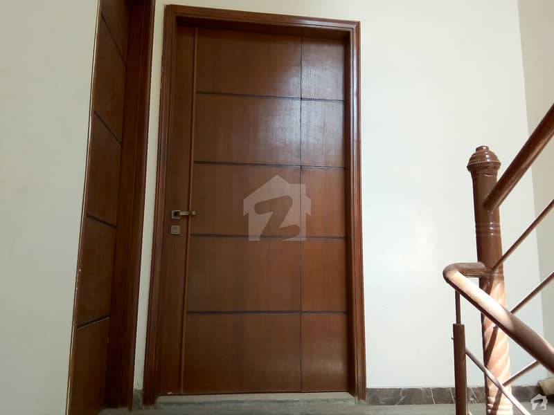 دھوراجی کالونی گلشنِ اقبال ٹاؤن کراچی میں 4 کمروں کا 12 مرلہ بالائی پورشن 4.25 کروڑ میں برائے فروخت۔