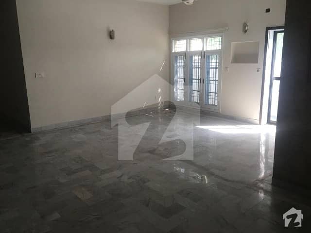 1 Kanal Ideal Single Story House Available For Sale