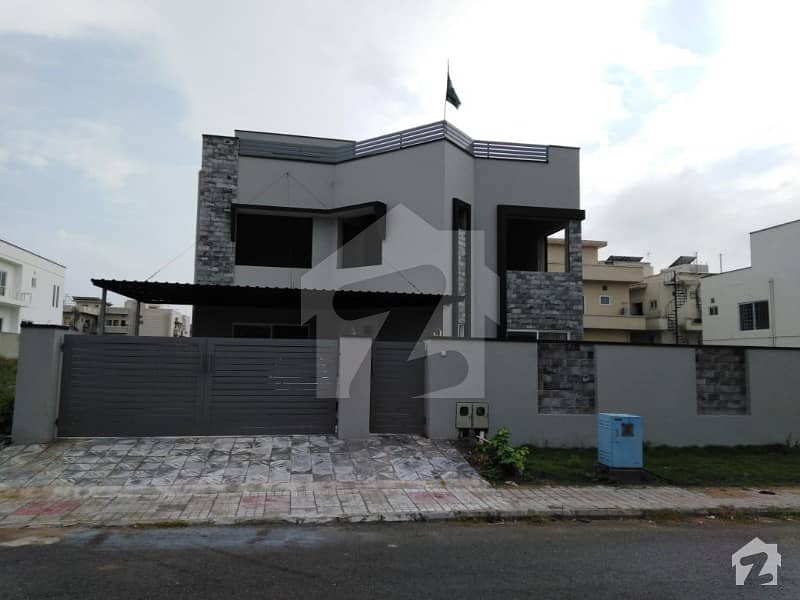 Dha Phase 2 Luxury 1 Kanal Villa Is Available For Sale