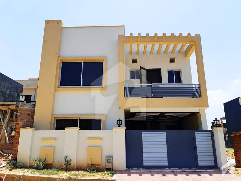 بحریہ ٹاؤن فیز 8 بحریہ ٹاؤن راولپنڈی راولپنڈی میں 4 کمروں کا 7 مرلہ مکان 1.35 کروڑ میں برائے فروخت۔