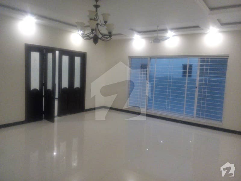 HOT OFFER 1 Kanal ALMOST BRAND NEW OUTCLASS LOWER PORTION in WAPDA TOWN BLOCK M Near SHAUKAT KHANUM HOSPITAL