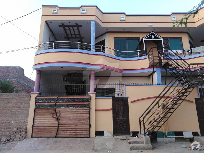 رفیع قمر روڈ بہاولپور میں 2 کمروں کا 5 مرلہ بالائی پورشن 16 ہزار میں کرایہ پر دستیاب ہے۔