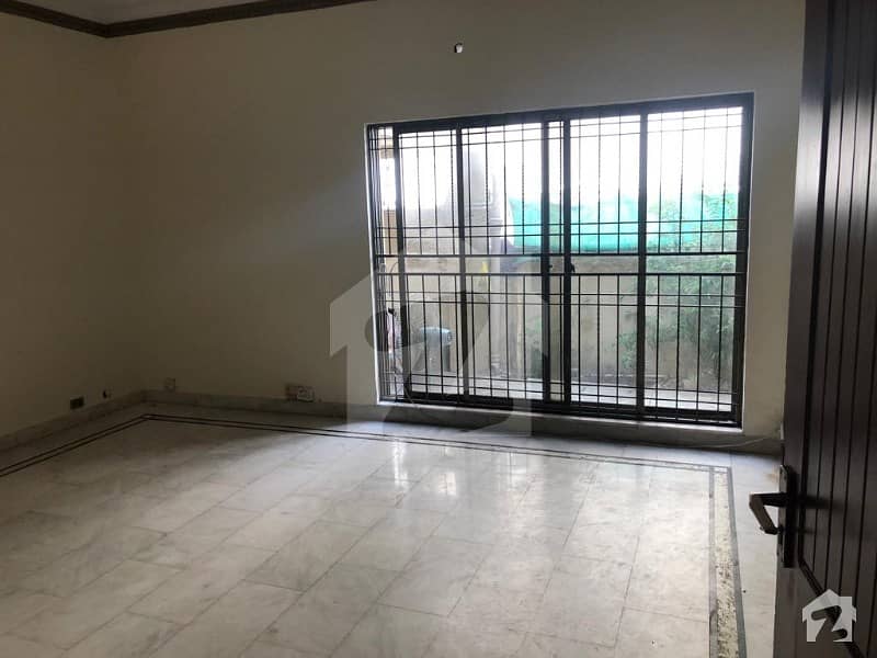 Prime Location 1 Kanal Beautiful Lower Portion With Basement Hall For Rent In DHA Phase 4 Block DD