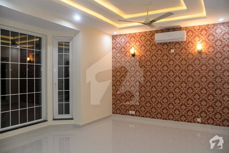 ڈی ایچ اے فیز 6 - بلاک ایل فیز 6 ڈیفنس (ڈی ایچ اے) لاہور میں 5 کمروں کا 1 کنال مکان 6.25 کروڑ میں برائے فروخت۔