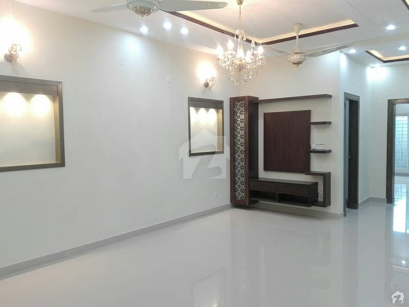 بحریہ ٹاؤن فیز 2 بحریہ ٹاؤن راولپنڈی راولپنڈی میں 5 کمروں کا 10 مرلہ مکان 2.65 کروڑ میں برائے فروخت۔