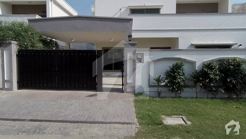 1 Kanal Beautiful Design Bungalow Is Available For Sale