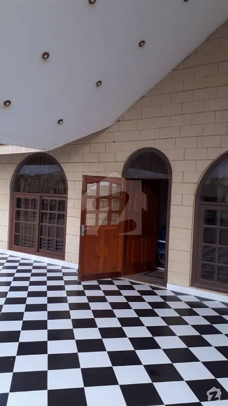 ڈی ایچ اے فیز 6 ڈی ایچ اے کراچی میں 5 کمروں کا 1 کنال مکان 12.5 کروڑ میں برائے فروخت۔