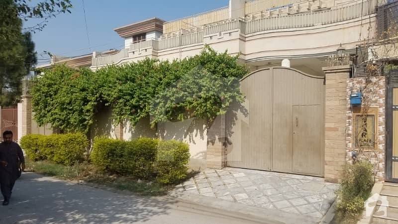 حیات آباد فیز 2 - ایچ3 حیات آباد فیز 2 حیات آباد پشاور میں 5 کمروں کا 10 مرلہ مکان 65 ہزار میں کرایہ پر دستیاب ہے۔