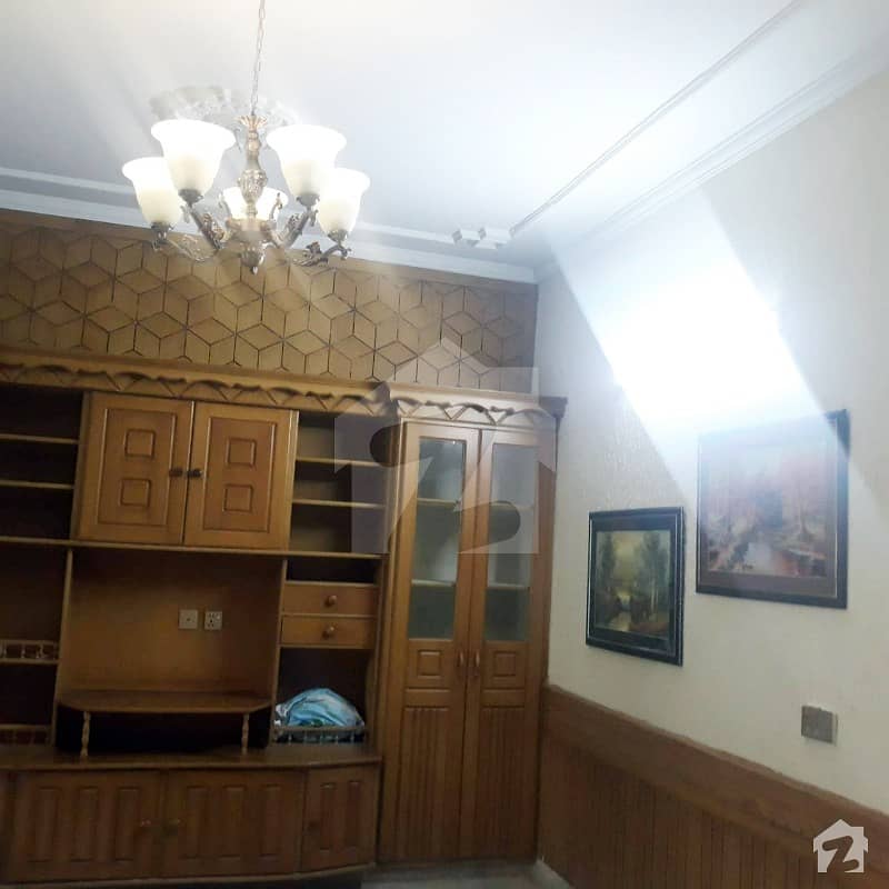 جوہر ٹاؤن لاہور میں 3 کمروں کا 5 مرلہ مکان 1.3 کروڑ میں برائے فروخت۔