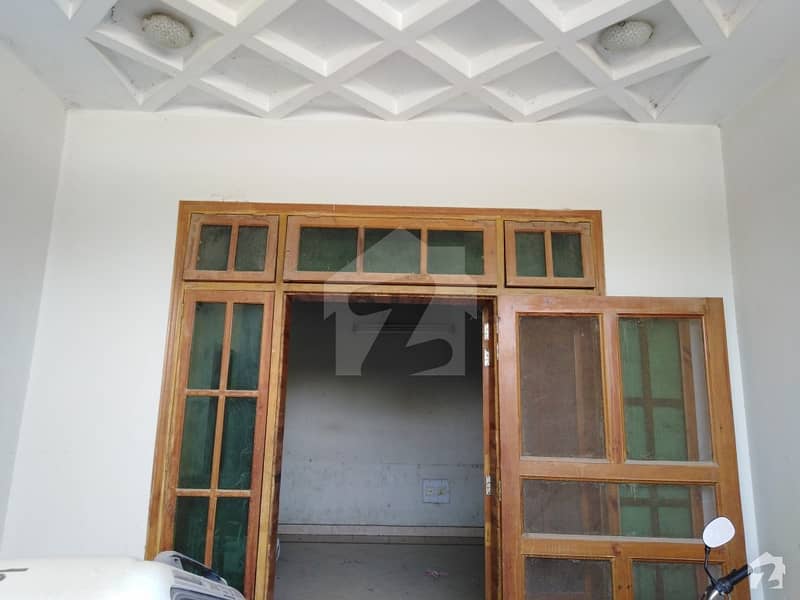 کینال روڈ پشاور میں 7 کمروں کا 10 مرلہ مکان 55 ہزار میں کرایہ پر دستیاب ہے۔