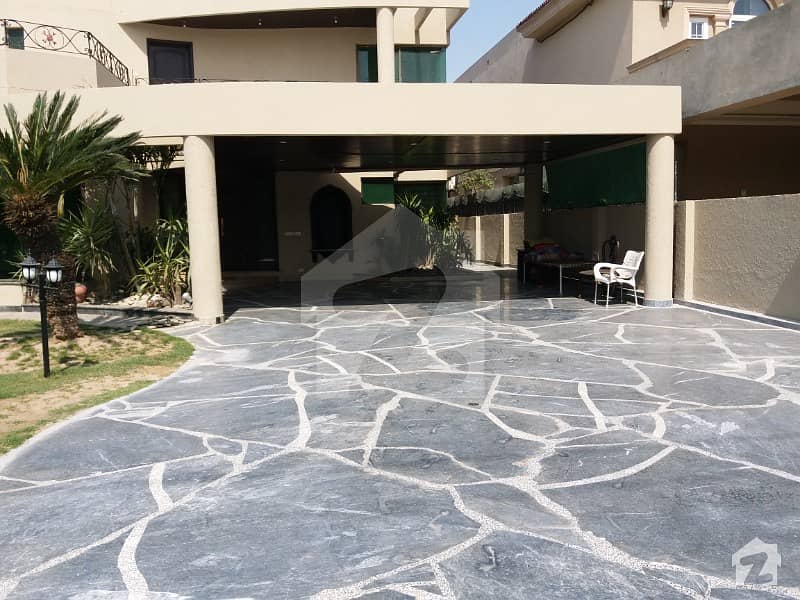 2 Kanal House For Rent In Phase 3 With Beautiful Wide Lawn