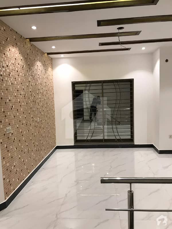 5 Marla Beautiful Upper Portion available for Rent in Ali Block Bahria Town