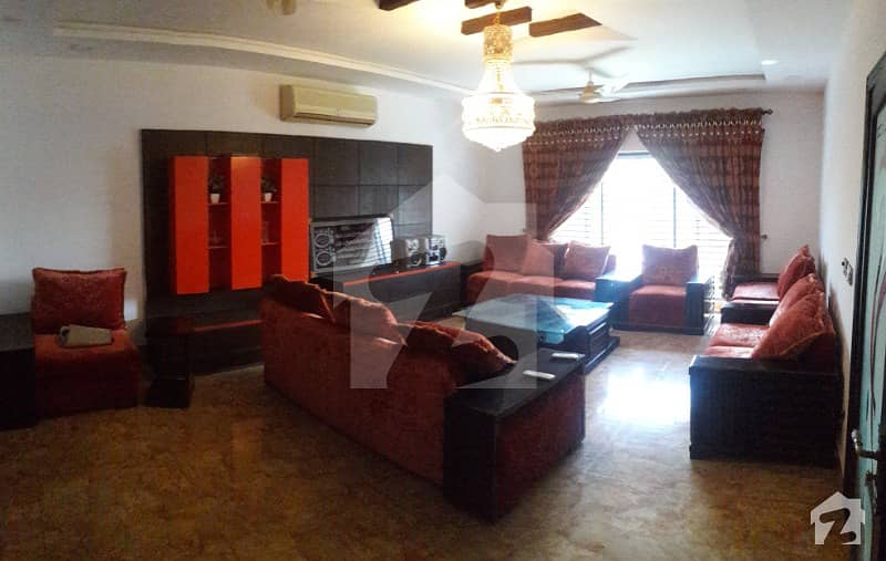 رضا گارڈن فیصل آباد میں 5 کمروں کا 10 مرلہ مکان 2.9 کروڑ میں برائے فروخت۔