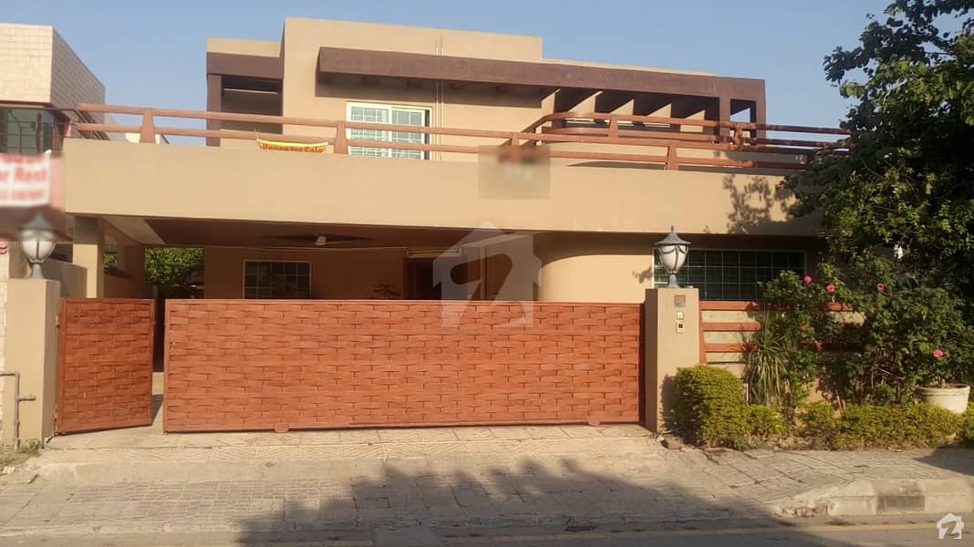 Double Unit House Is Available For Sale On Main Service Road