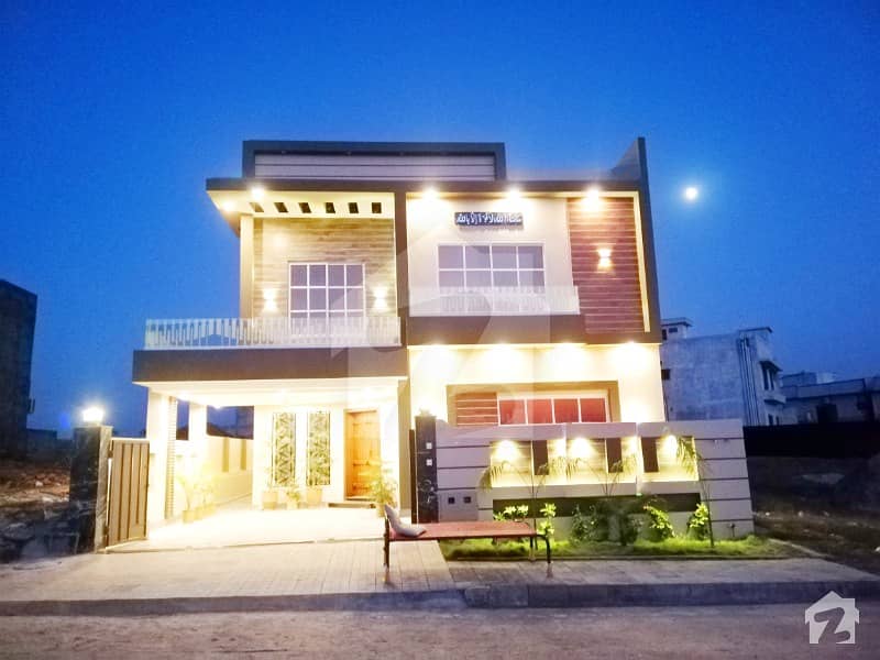 بحریہ ٹاؤن فیز 8 بحریہ ٹاؤن راولپنڈی راولپنڈی میں 5 کمروں کا 10 مرلہ مکان 2.7 کروڑ میں برائے فروخت۔