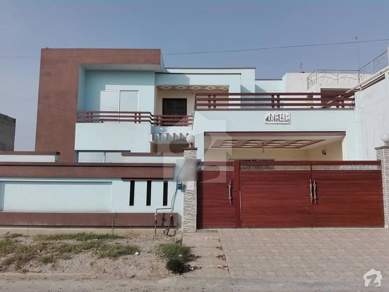 ریاض الجنہ فیصل آباد میں 4 کمروں کا 12 مرلہ مکان 2.5 کروڑ میں برائے فروخت۔