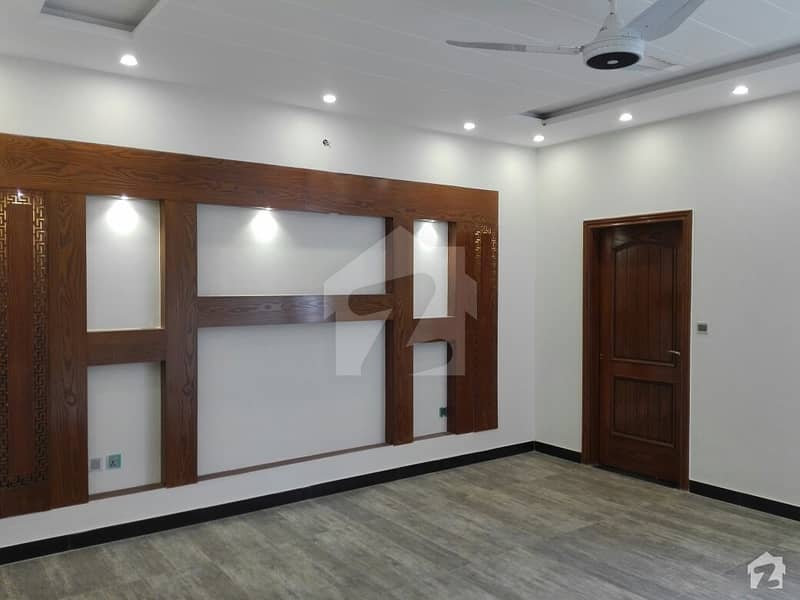 طارق گارڈنز ۔ بلاک ڈی طارق گارڈنز لاہور میں 7 کمروں کا 1 کنال مکان 3.35 کروڑ میں برائے فروخت۔