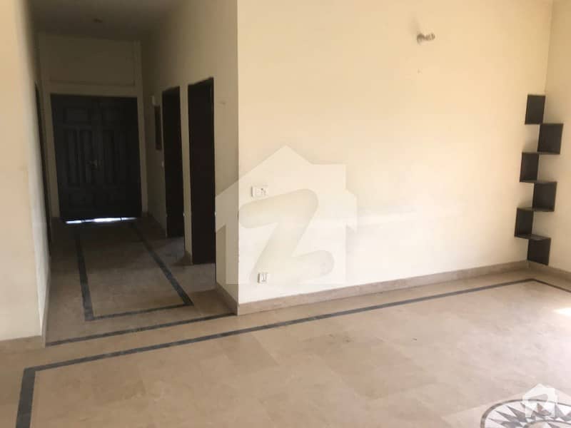 1 Kanal Upper Portion With Separate Gate For Rent