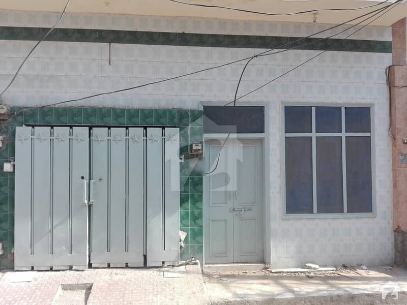 جھنگ روڈ فیصل آباد میں 6 کمروں کا 5 مرلہ مکان 25 ہزار میں کرایہ پر دستیاب ہے۔