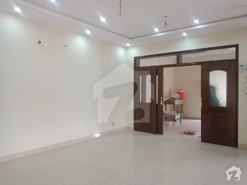 2 KANAL DOUBLE STORY HOUSE AVALABLE WITH GAS