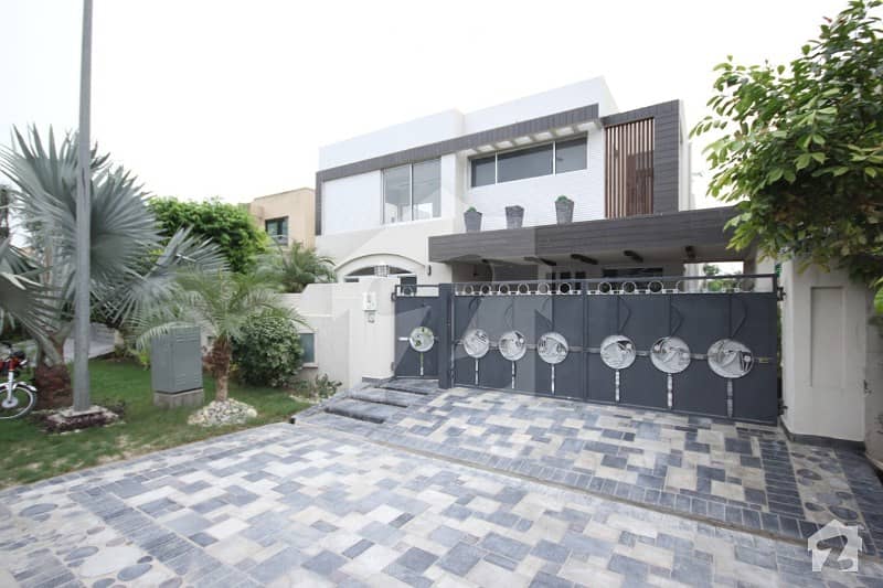 Outstanding Location One Kanal Lavish Location Bungalow For Sale