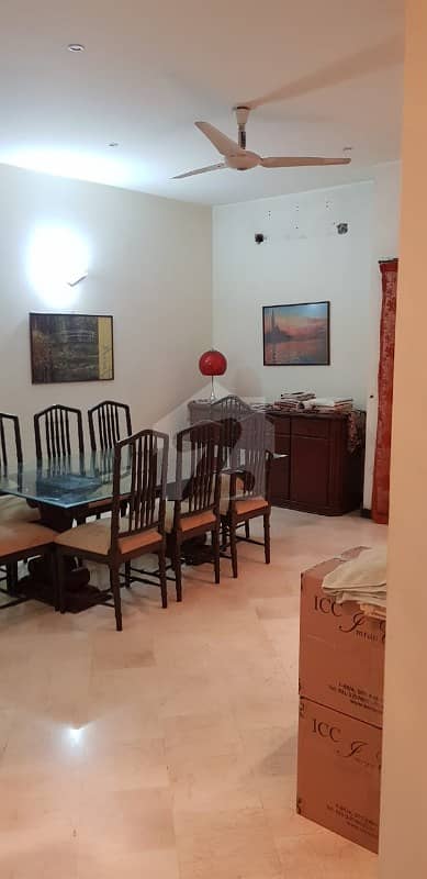 ڈی ایچ اے فیز 6 ڈی ایچ اے کراچی میں 5 کمروں کا 16 مرلہ مکان 8 کروڑ میں برائے فروخت۔