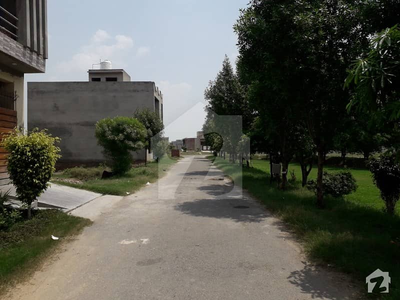 ایڈن بلیوارڈ ایڈن لاہور میں 5 مرلہ رہائشی پلاٹ 54 لاکھ میں برائے فروخت۔