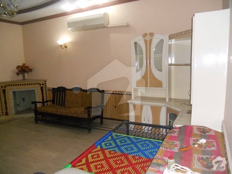 ماڈل ٹاؤن ۔ بلاک جے ماڈل ٹاؤن لاہور میں 4 کمروں کا 10 مرلہ مکان 80 ہزار میں کرایہ پر دستیاب ہے۔