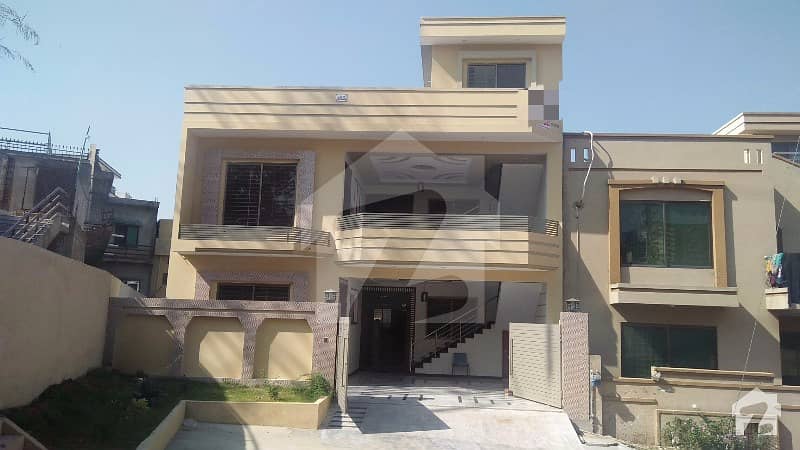 پاکستان ٹاؤن اسلام آباد میں 6 کمروں کا 14 مرلہ مکان 1.85 کروڑ میں برائے فروخت۔