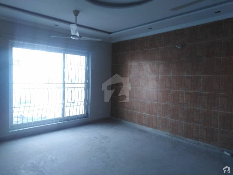2 Kanal Semi Commercial House Is Available For Rent