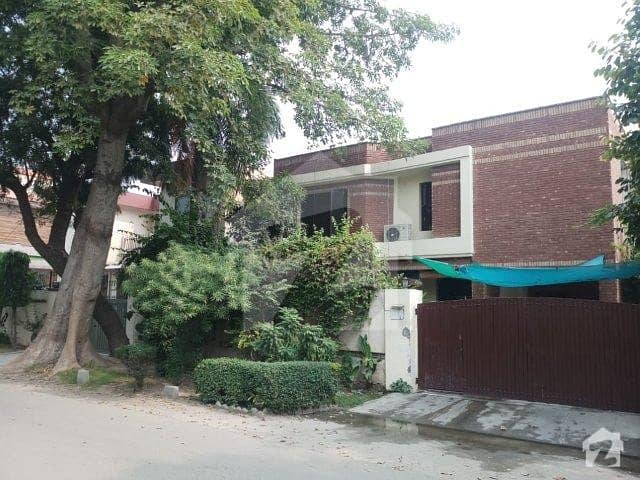 کیولری گراؤنڈ لاہور میں 4 کمروں کا 2 مرلہ مکان 2 لاکھ میں کرایہ پر دستیاب ہے۔