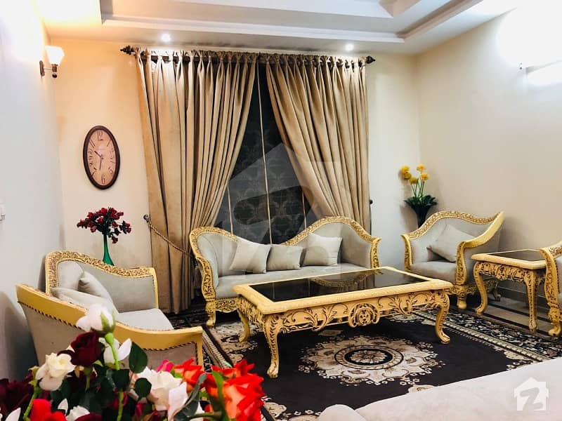 نیو آفیسرز کالونی صدر کینٹ لاہور میں 4 کمروں کا 10 مرلہ مکان 2.85 کروڑ میں برائے فروخت۔