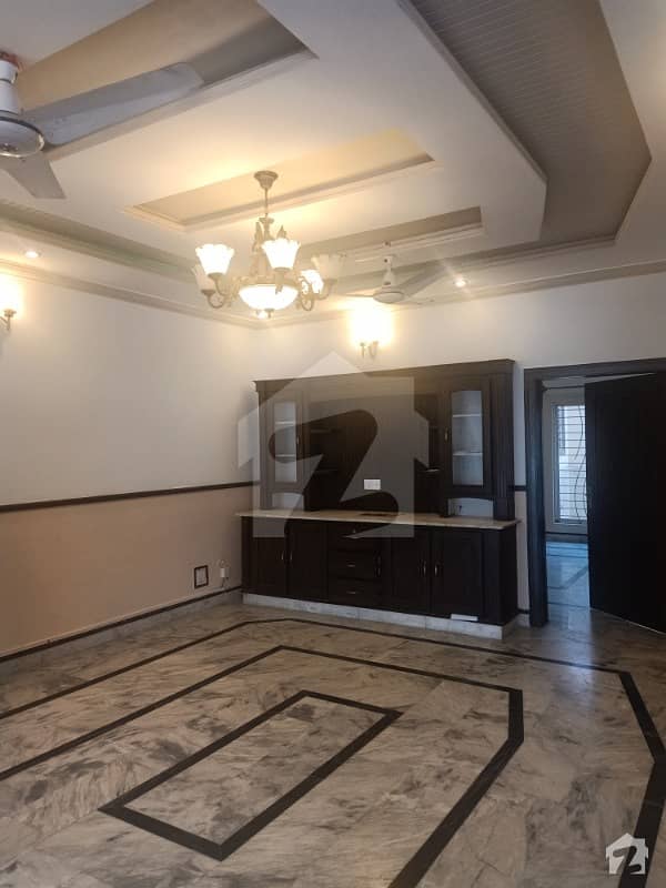 10 Marla Full House Available For Rent In Bahria Town Phase 8