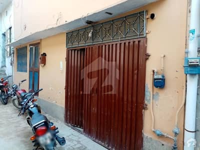 کوٹ خادم علی شاہ ساہیوال میں 7 مرلہ مکان 15 ہزار میں کرایہ پر دستیاب ہے۔