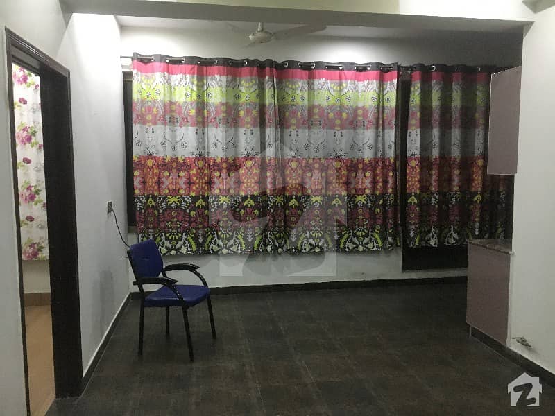 ڈی ایچ اے فیز 2 ڈیفنس (ڈی ایچ اے) لاہور میں 2 کمروں کا 4 مرلہ فلیٹ 34 ہزار میں کرایہ پر دستیاب ہے۔