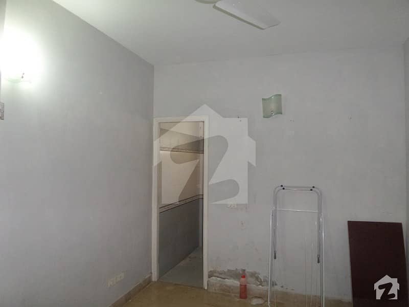 ناظم آباد - بلاک 5سی ناظم آباد کراچی میں 7 کمروں کا 9 مرلہ مکان 3 کروڑ میں برائے فروخت۔