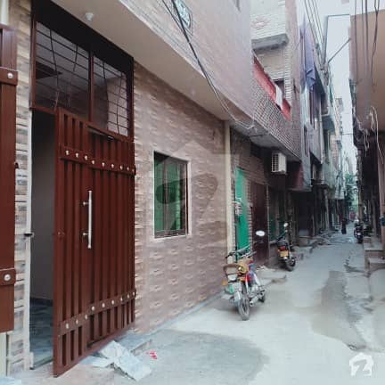 نواز شریف کالونی لاہور میں 2 کمروں کا 3 مرلہ مکان 20 ہزار میں کرایہ پر دستیاب ہے۔