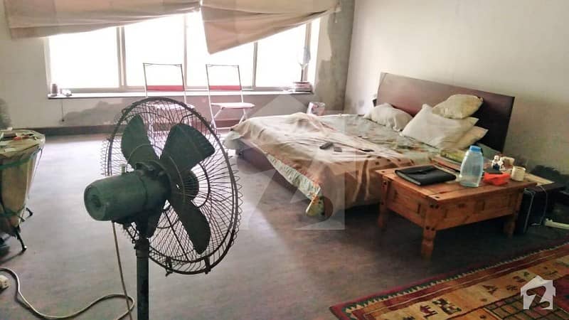 سرور روڈ کینٹ لاہور میں 8 کمروں کا 3.3 کنال مکان 25 کروڑ میں برائے فروخت۔